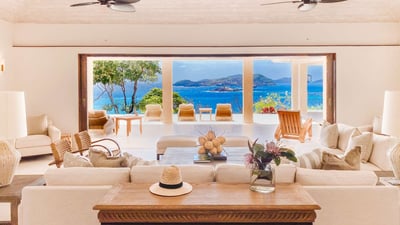Luxury Villa Photo #32