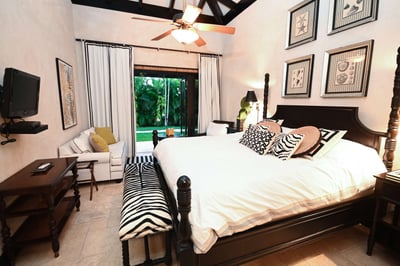 Luxury Villa Photo #38