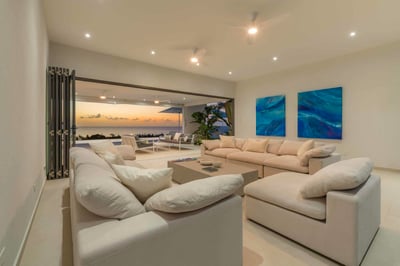 Luxury Villa Photo #15