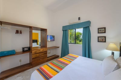 Luxury Villa Photo #31