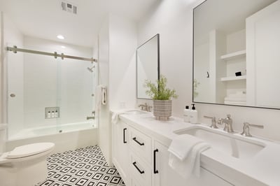 Jack-n-Jill bathroom shared by Guest bedrooms 3 & 4