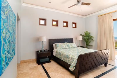 Luxury Villa Photo #30