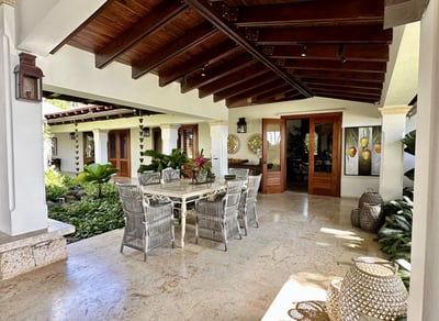 Luxury Villa Photo #11