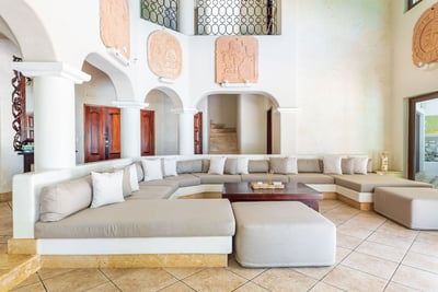 Luxury Villa Photo #22