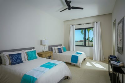Luxury Villa Photo #30