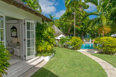 Luxury Villa Photo #6