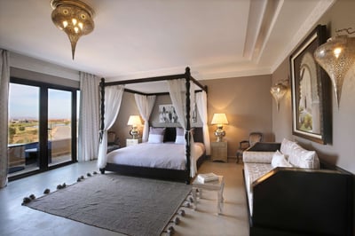 Luxury Villa Photo #15