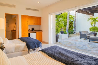 Luxury Villa Photo #40