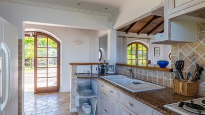 Kitchen & Dining Area