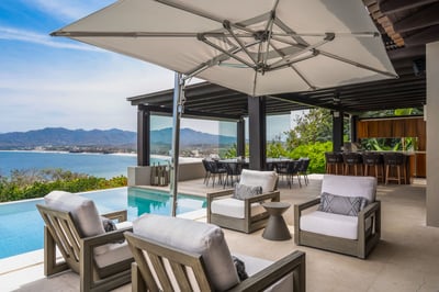 Luxury Villa Photo #6