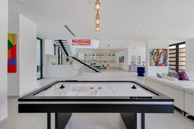 Luxury Villa Photo #18