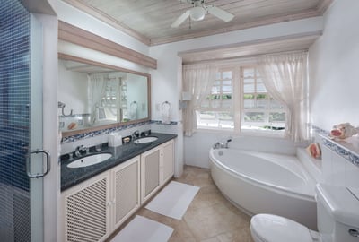Luxury Villa Photo #11
