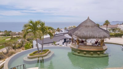 Luxury Villa Photo #9