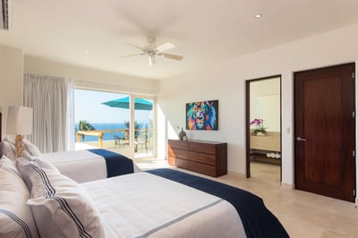Luxury Villa Photo #27