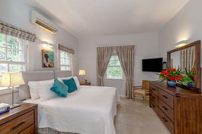 Luxury Villa Photo #15