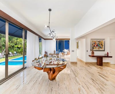 Luxury Villa Photo #11