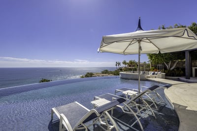 Luxury Villa Photo #3