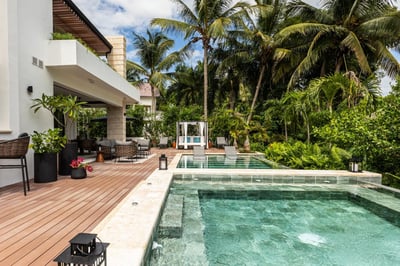 Luxury Villa Photo #3