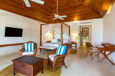 Luxury Villa Photo #7