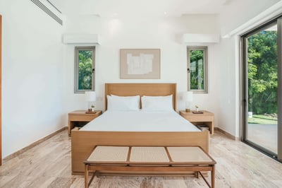 Luxury Villa Photo #28