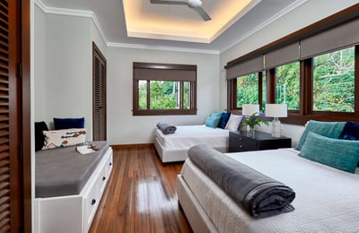 Luxury Villa Photo #22