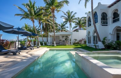 Luxury Villa Photo #15
