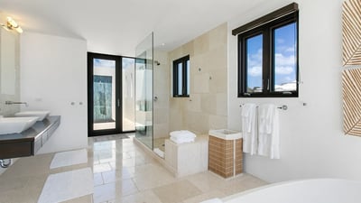 Luxury Villa Photo #39