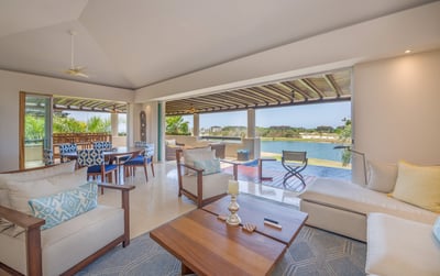 Luxury Villa Photo #12