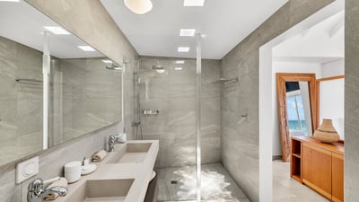 Luxury Villa Photo #28