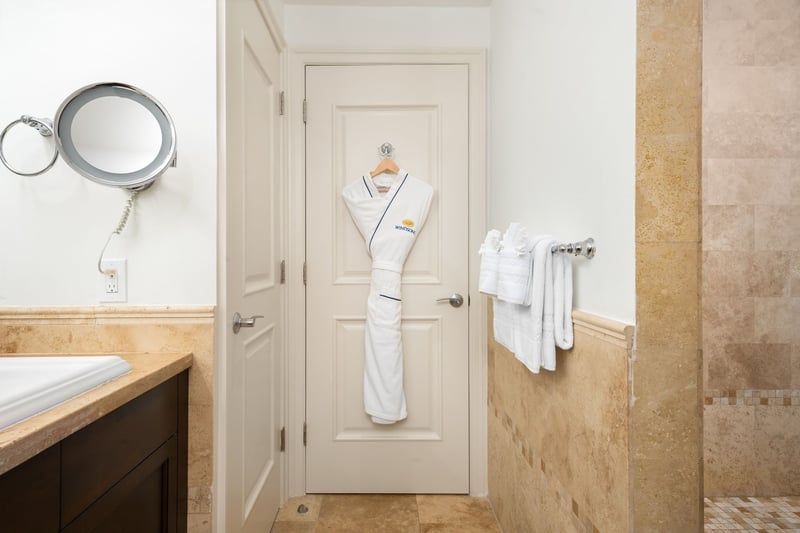 1 BDM Oceanfront Suite at Windsong Resort