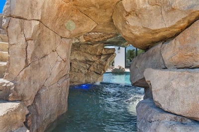 Luxury Villa Photo #9