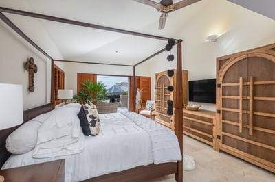 Luxury Villa Photo #27