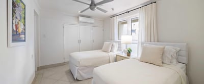 Luxury Villa Photo #19