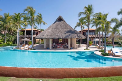 Luxury Villa Photo #4