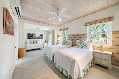 Luxury Villa Photo #26