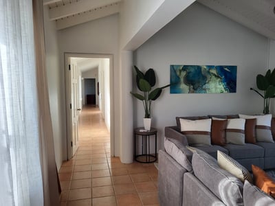 Luxury Villa Photo #25