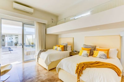 Luxury Villa Photo #20