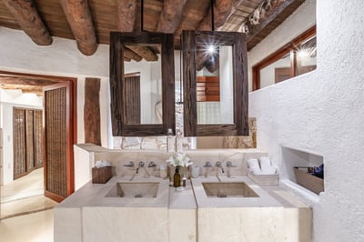 Luxury Villa Photo #24