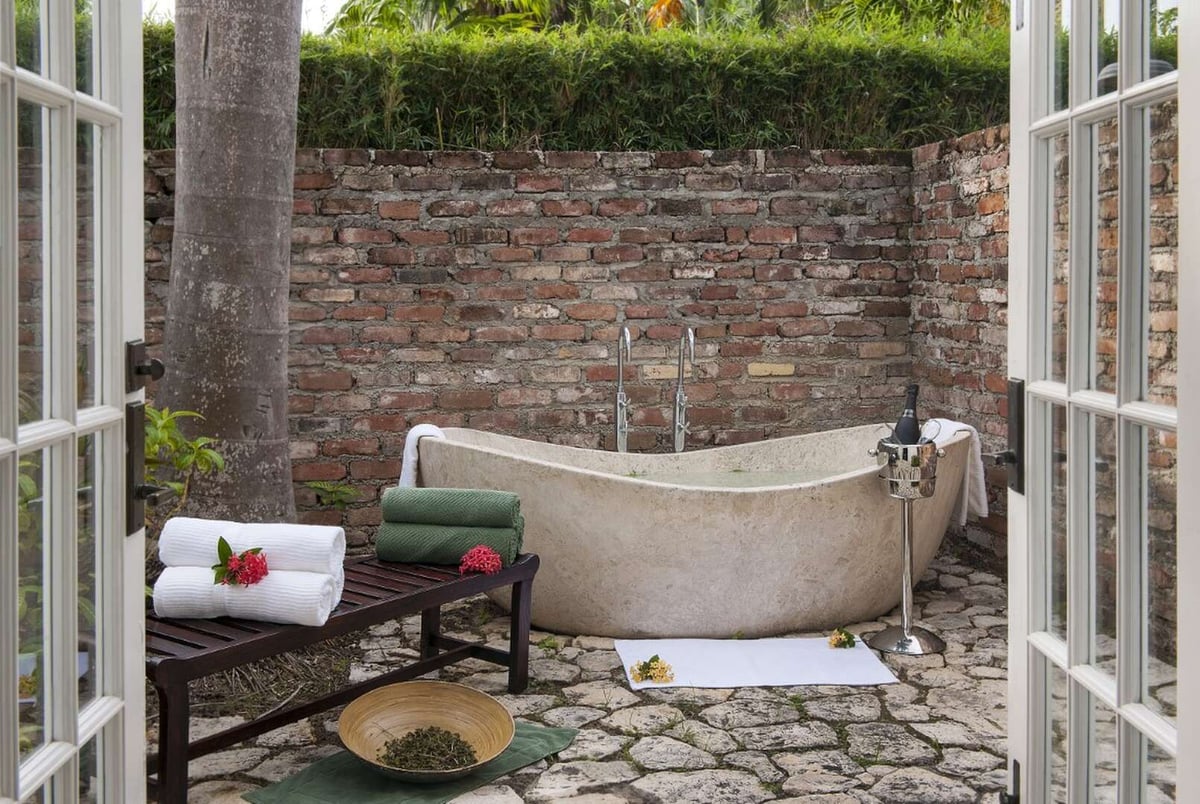 Private tub for herbal baths at the award-winning Fern Tree Spa at Half Moon - Image 7