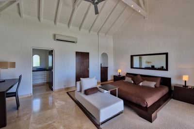 Luxury Villa Photo #35