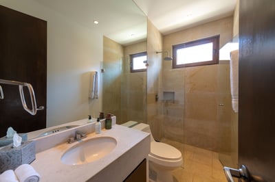 Luxury Villa Photo #30