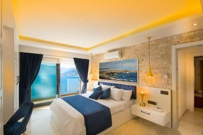 Luxury Villa Photo #23
