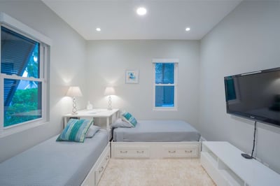Luxury Villa Photo #17