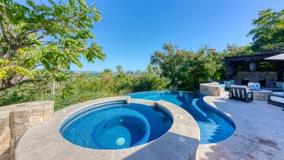 Luxury Villa Photo #3