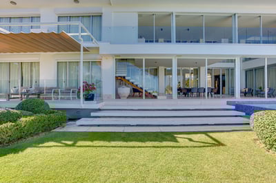 Luxury Villa Photo #4
