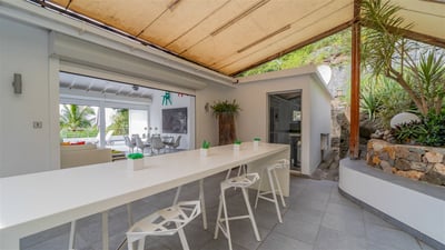 Kitchen & Dining Area