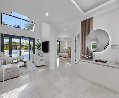 Luxury Villa Photo #30