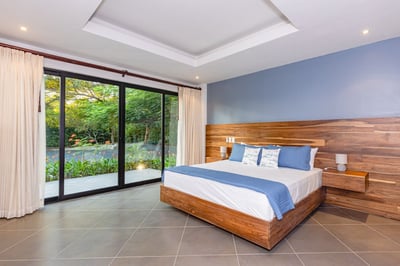 Luxury Villa Photo #23