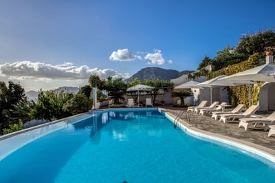 Luxury Villa Photo #3