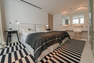 Luxury Villa Photo #22